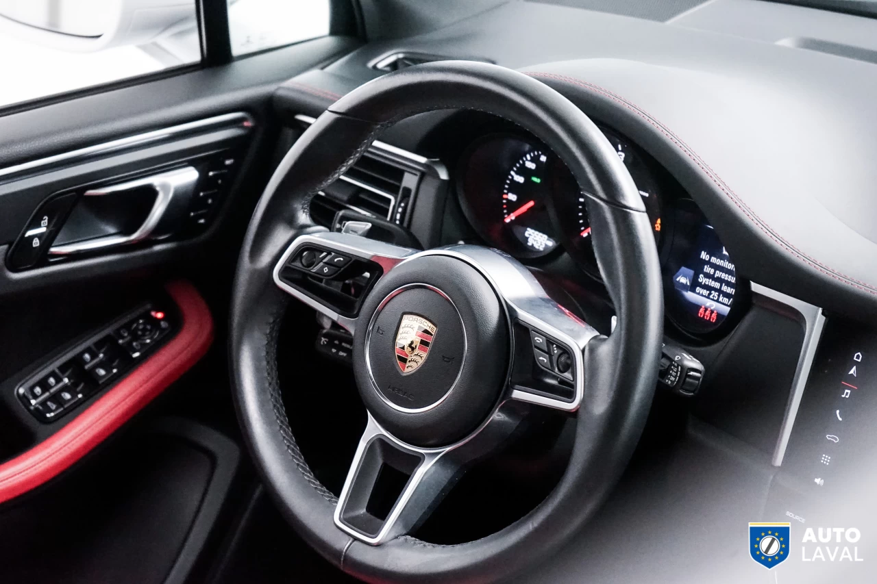 2021 Porsche Macan AWD Main Image