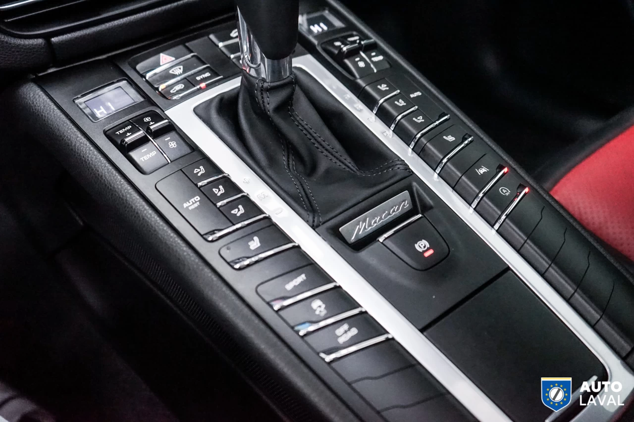 2021 Porsche Macan AWD Main Image