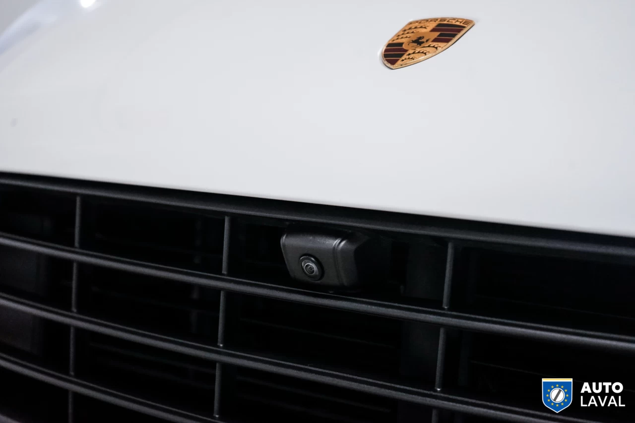 2021 Porsche Macan AWD Main Image
