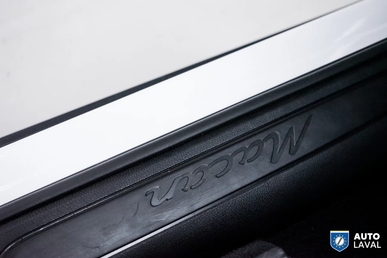 2021 Porsche Macan AWD Main Image