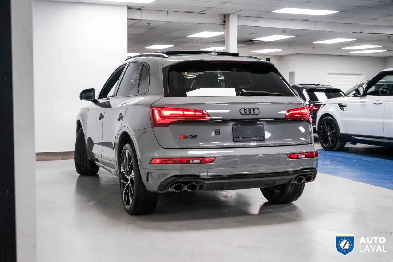 2022 Audi SQ5 TECHNIK  QUANTUM GRAY Image principale