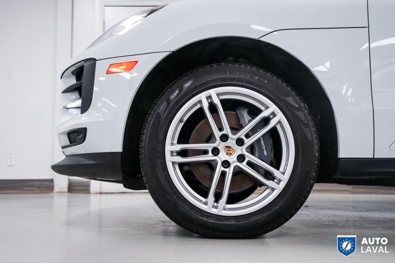 2021 Porsche Macan AWD Main Image