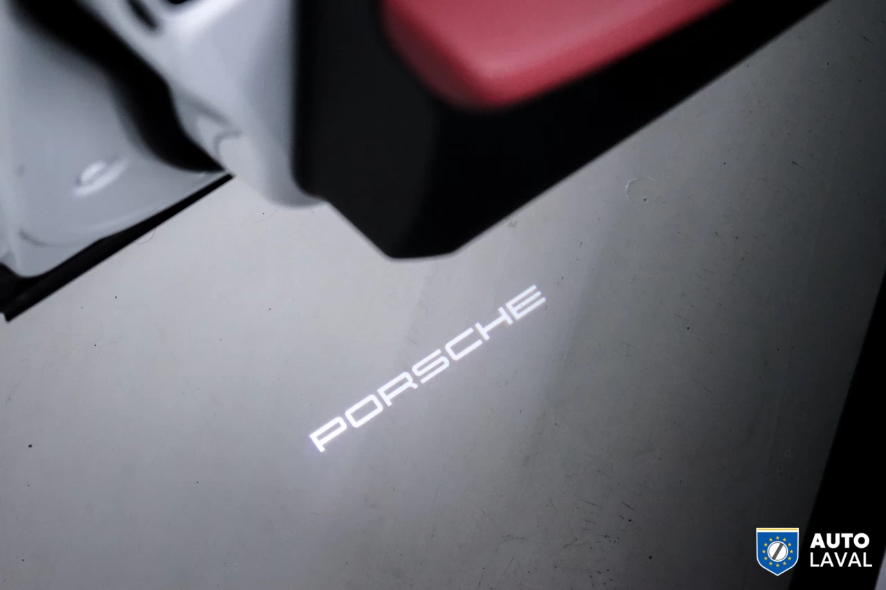 2021 Porsche Macan AWD Main Image