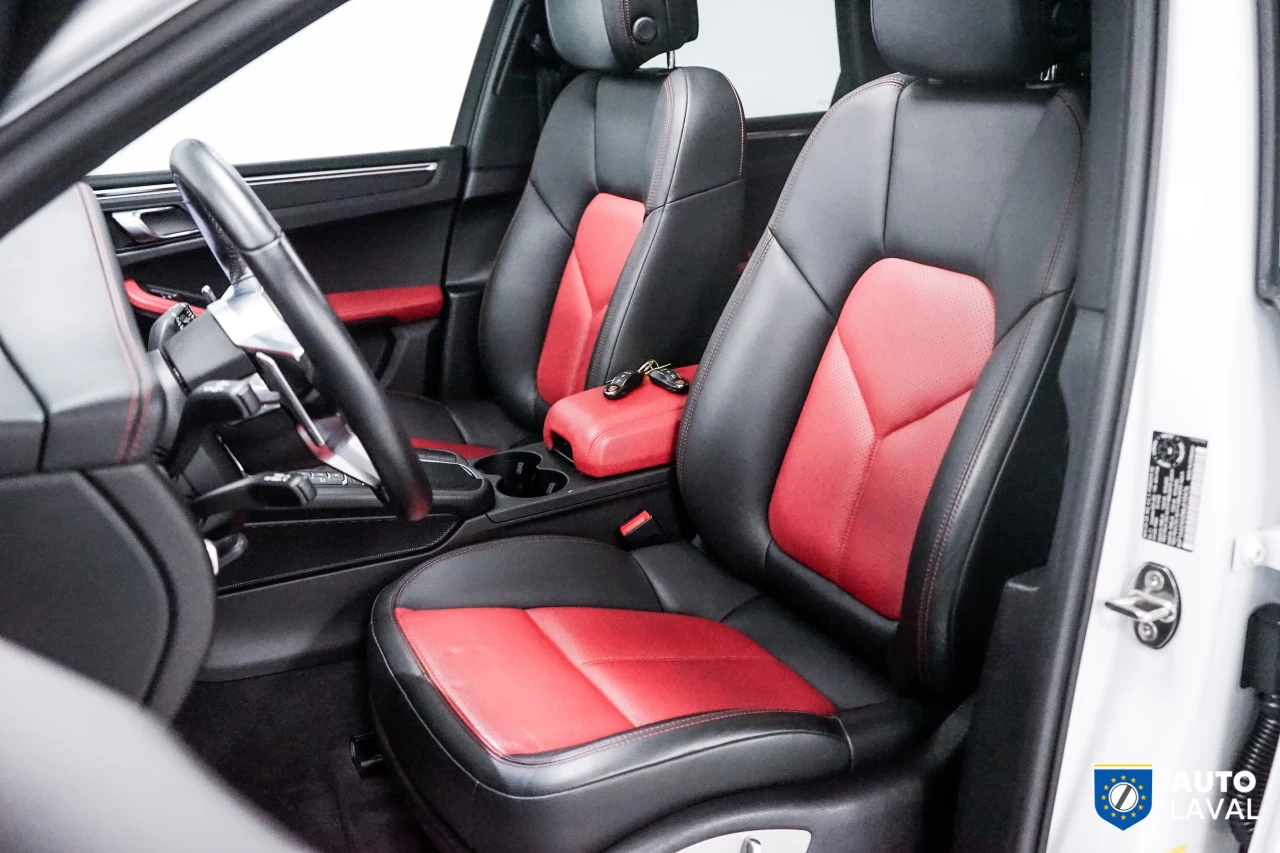 2021 Porsche Macan AWD Main Image