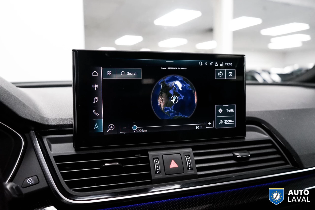 2022 Audi SQ5 TECHNIK  QUANTUM GRAY Image principale