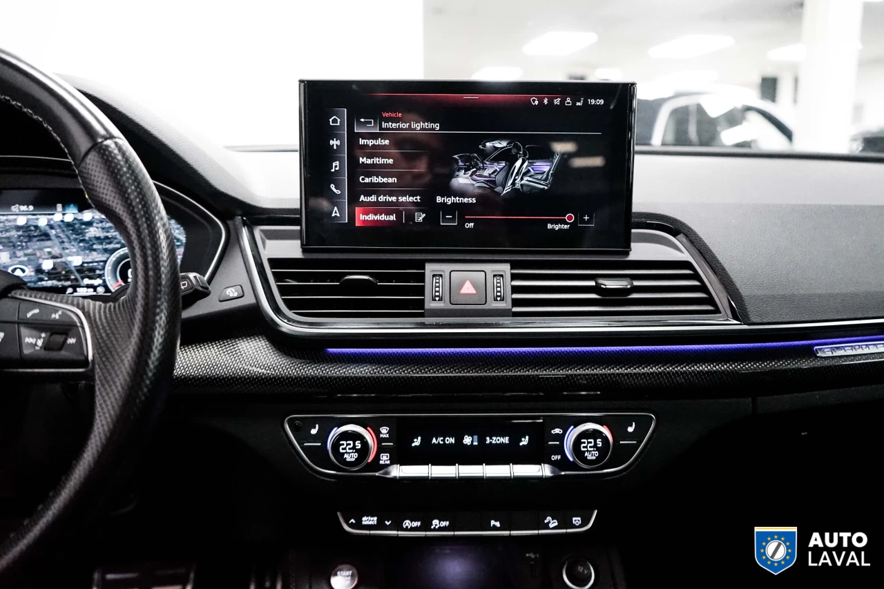 2022 Audi SQ5 TECHNIK  QUANTUM GRAY Image principale