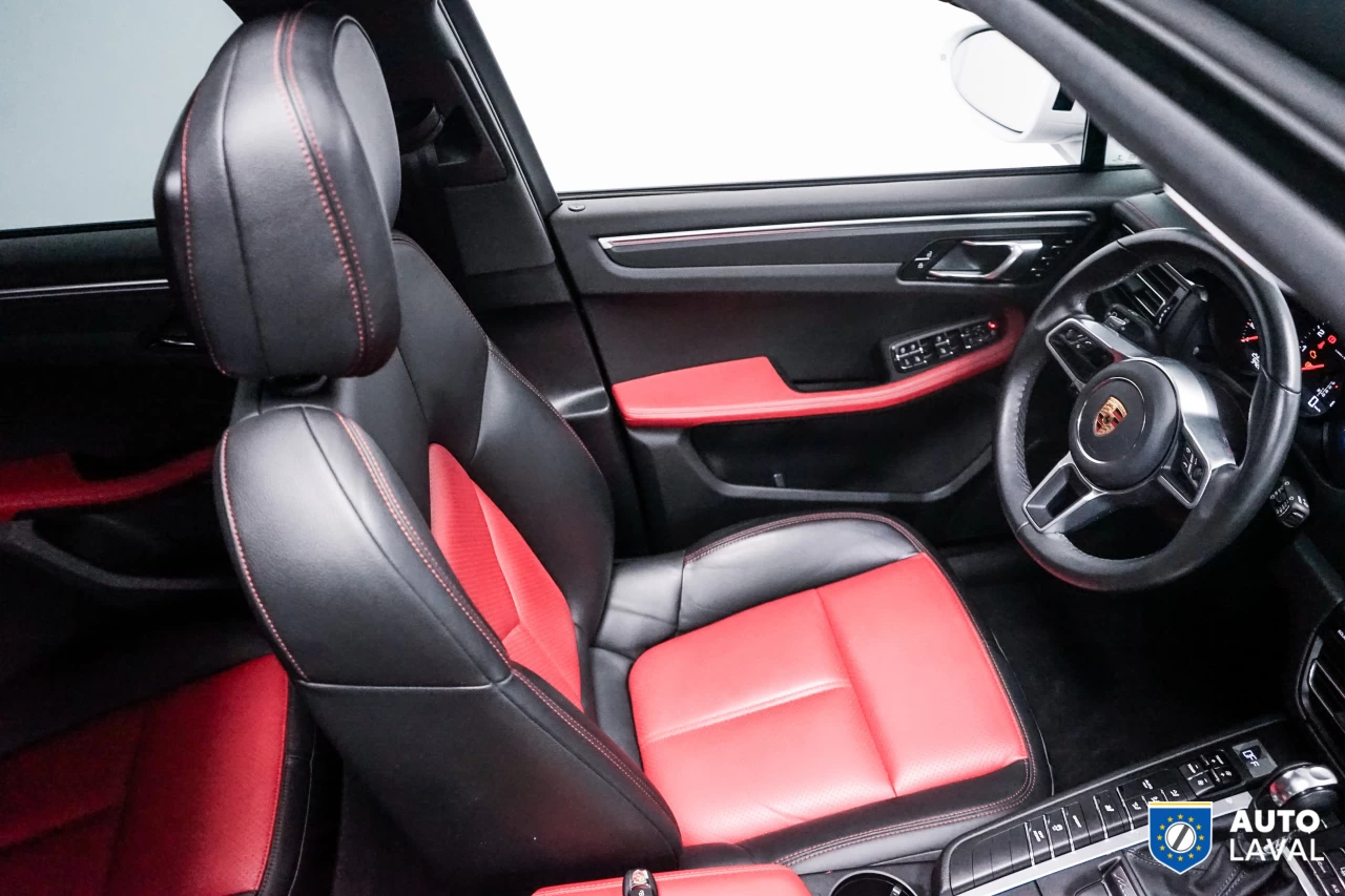 2021 Porsche Macan AWD Main Image