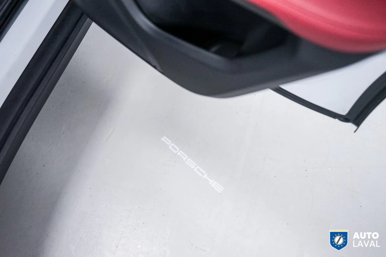 2021 Porsche Macan AWD Main Image