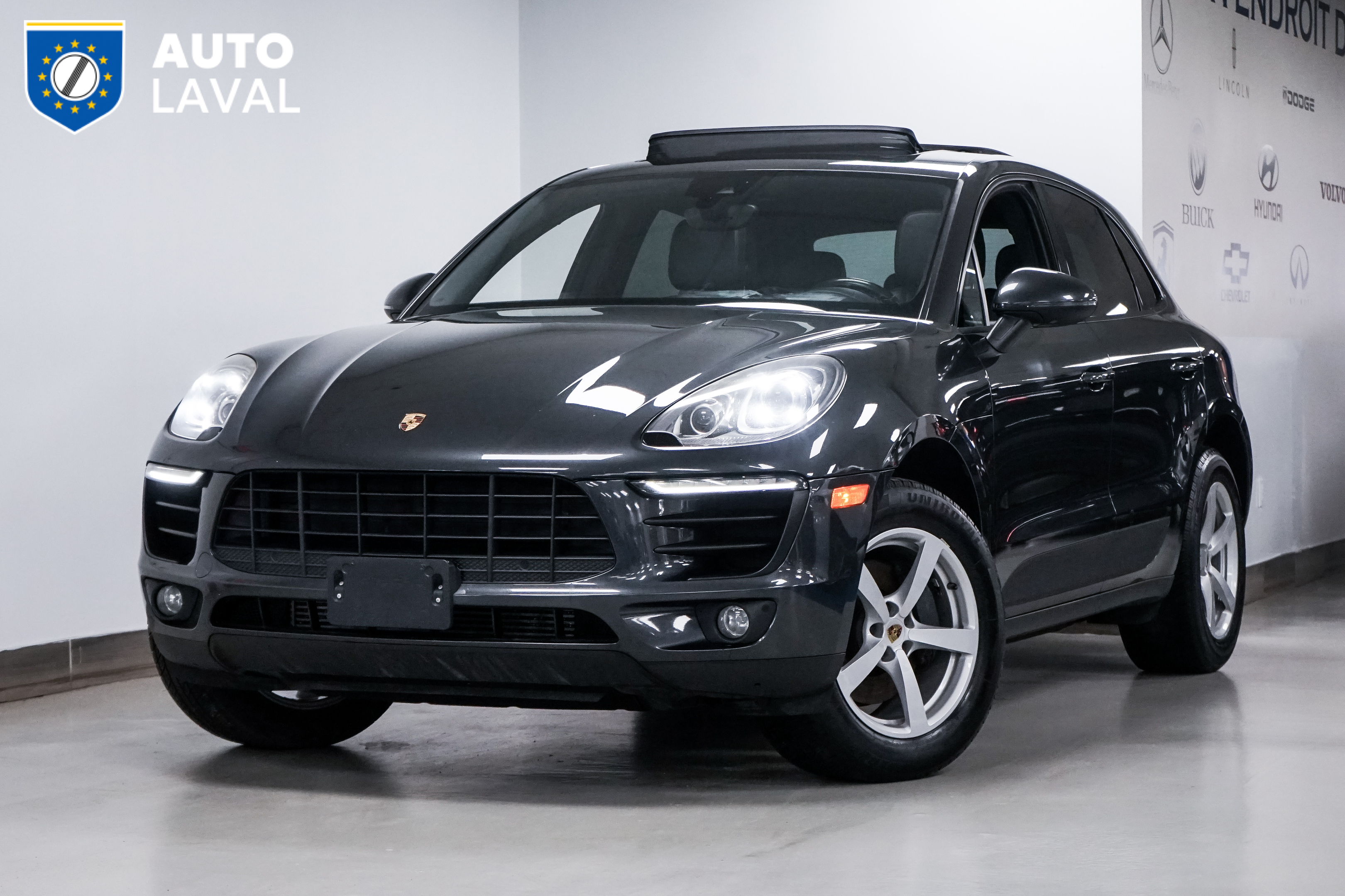 Porsche 2017 Macan AWD   BOSE   BACKUP CAM   SUNROOF
