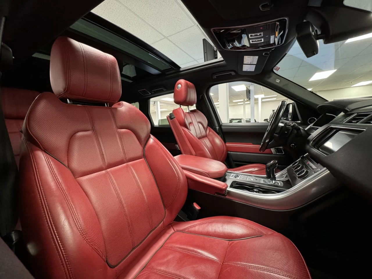 2016 Land Rover Range Rover Sport V8 SC Dynamic - FULL BLACK/RED - LOW KM - 510HP! Image principale