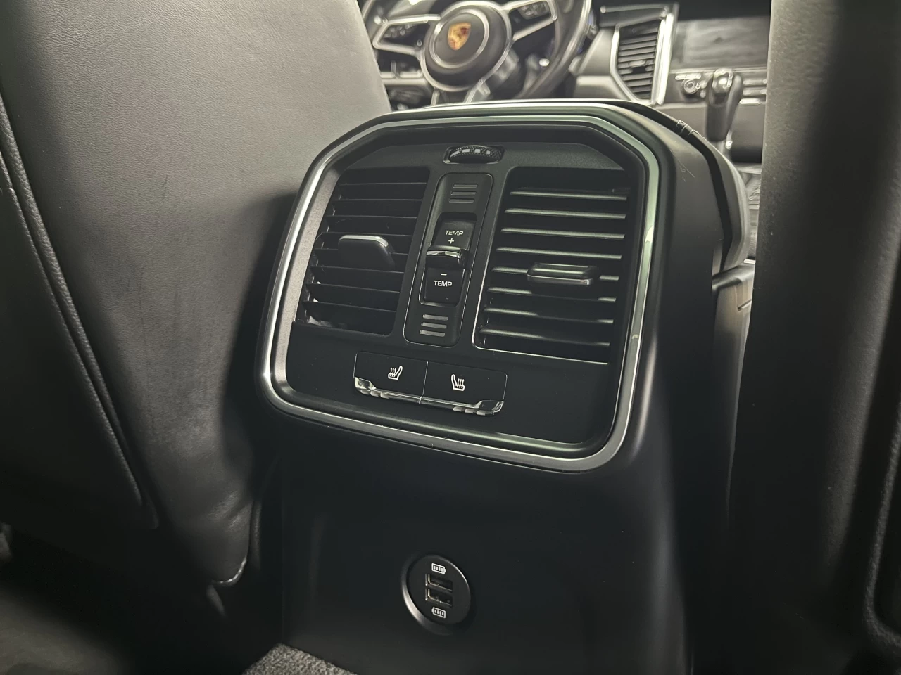 2018 Porsche Macan AWD - PANO ROOF - LANE ASSIST - CAMERA Main Image