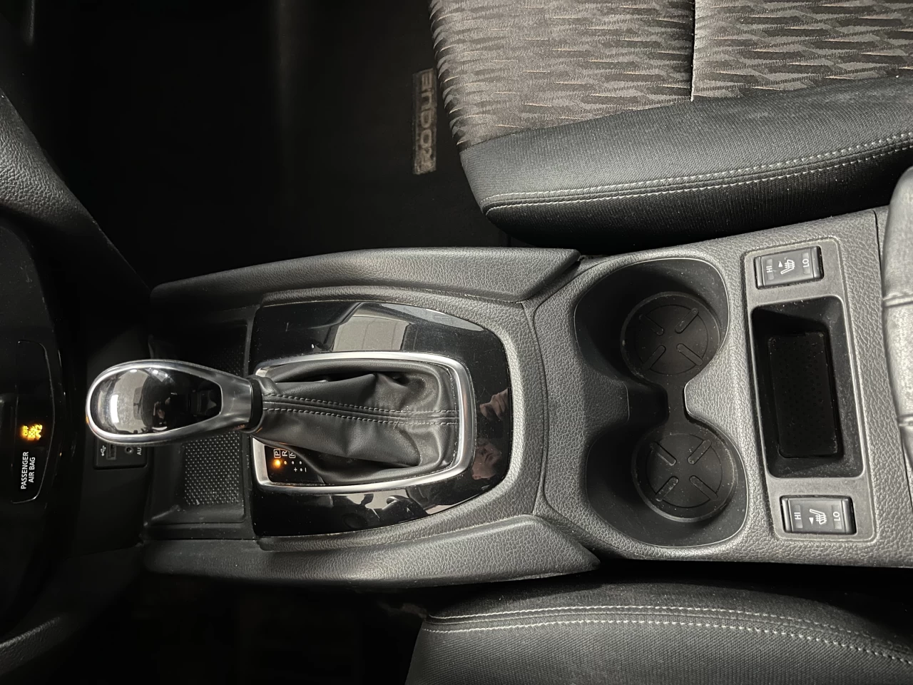 2017 Nissan Rogue AWD 4dr SV Image principale