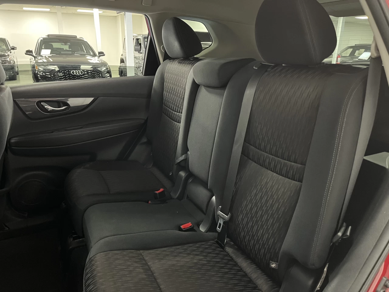 2017 Nissan Rogue AWD 4dr SV Image principale