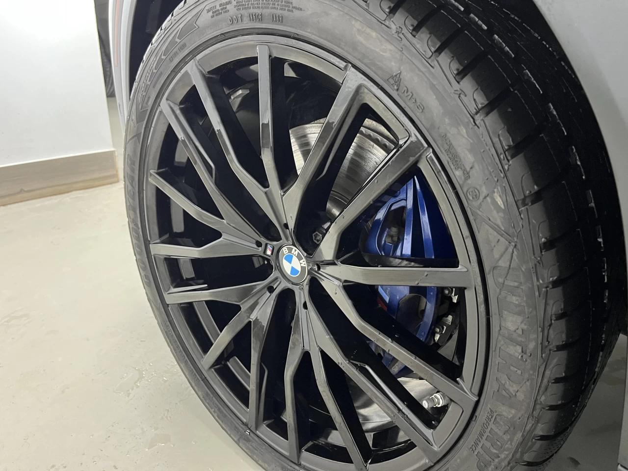 2023 BMW X6 SOLD MSPORT-FROZEN BLACK METALLIC-SKY LOUNGE Image principale