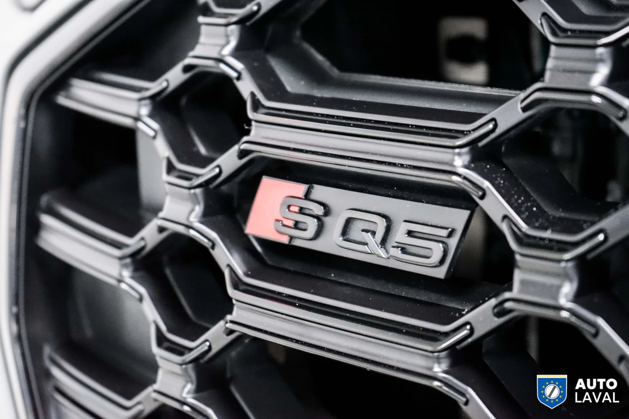 2022 Audi SQ5 TECHNIK  QUANTUM GRAY BLACK BLACK OPTICS CABON Image principale