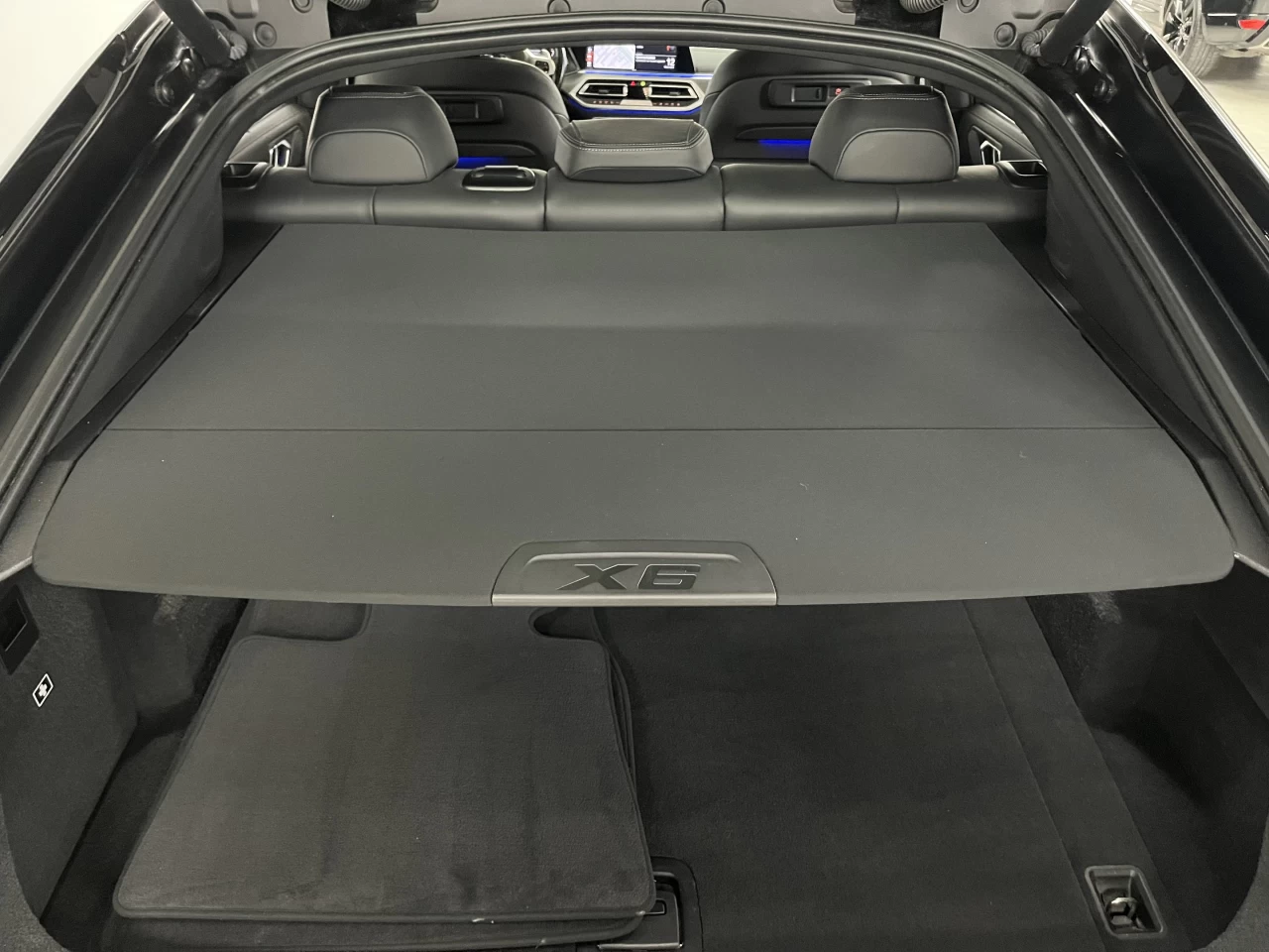 2023 BMW X6 SOLD MSPORT-FROZEN BLACK METALLIC-SKY LOUNGE Image principale