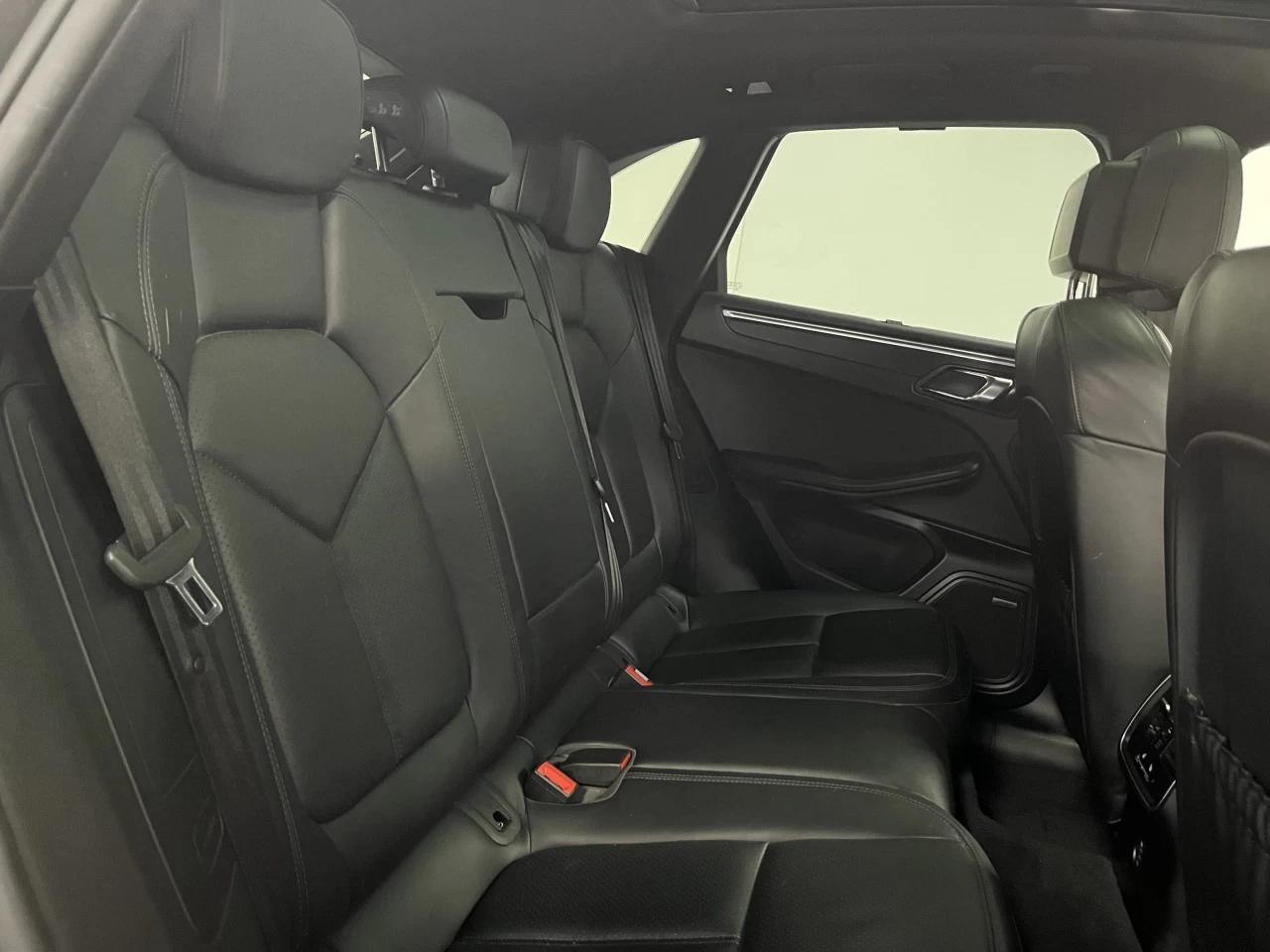 2018 Porsche Macan AWD - PANO ROOF - LANE ASSIST - CAMERA Main Image