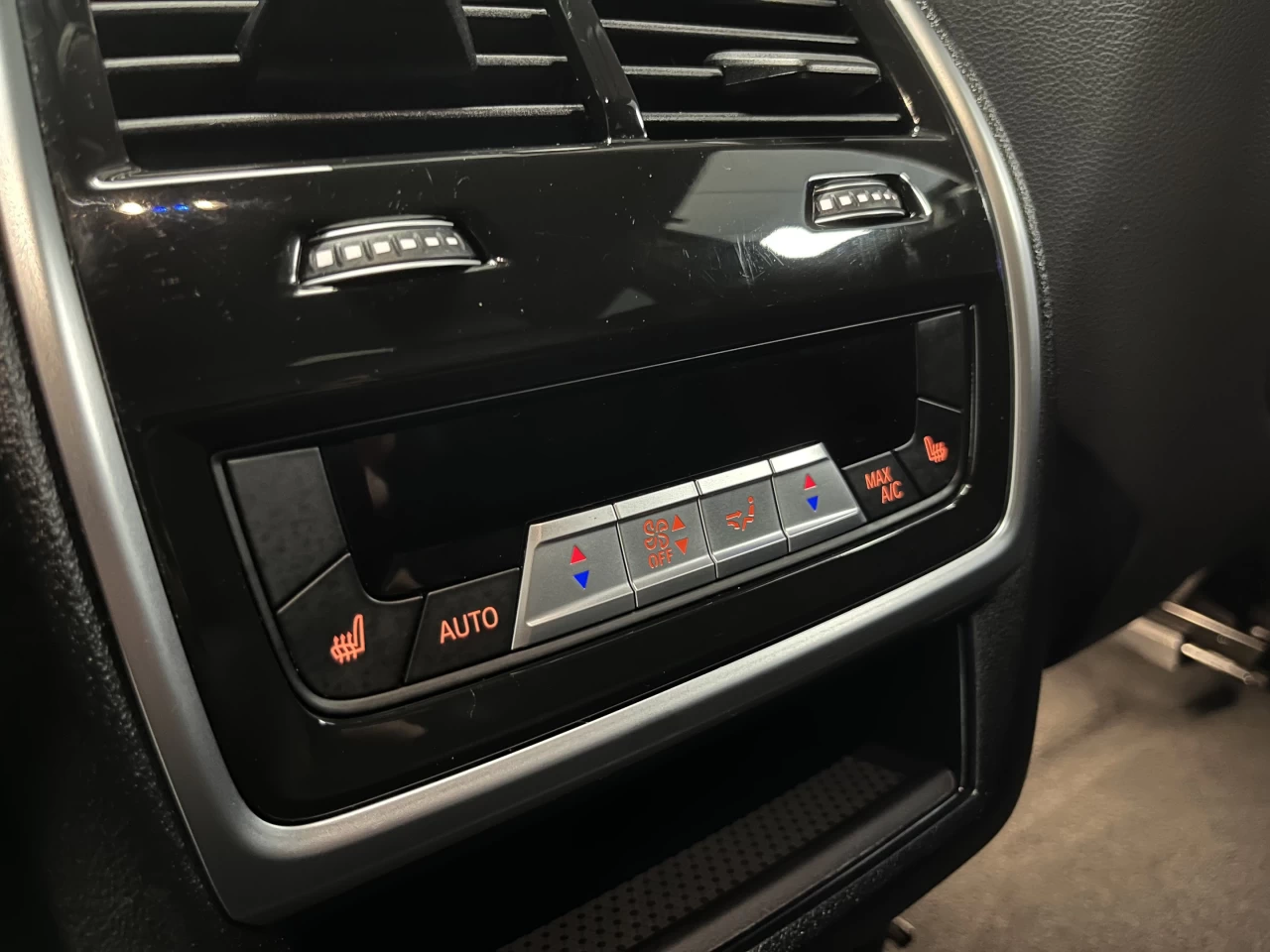 2023 BMW X6 SOLD MSPORT-FROZEN BLACK METALLIC-SKY LOUNGE Image principale