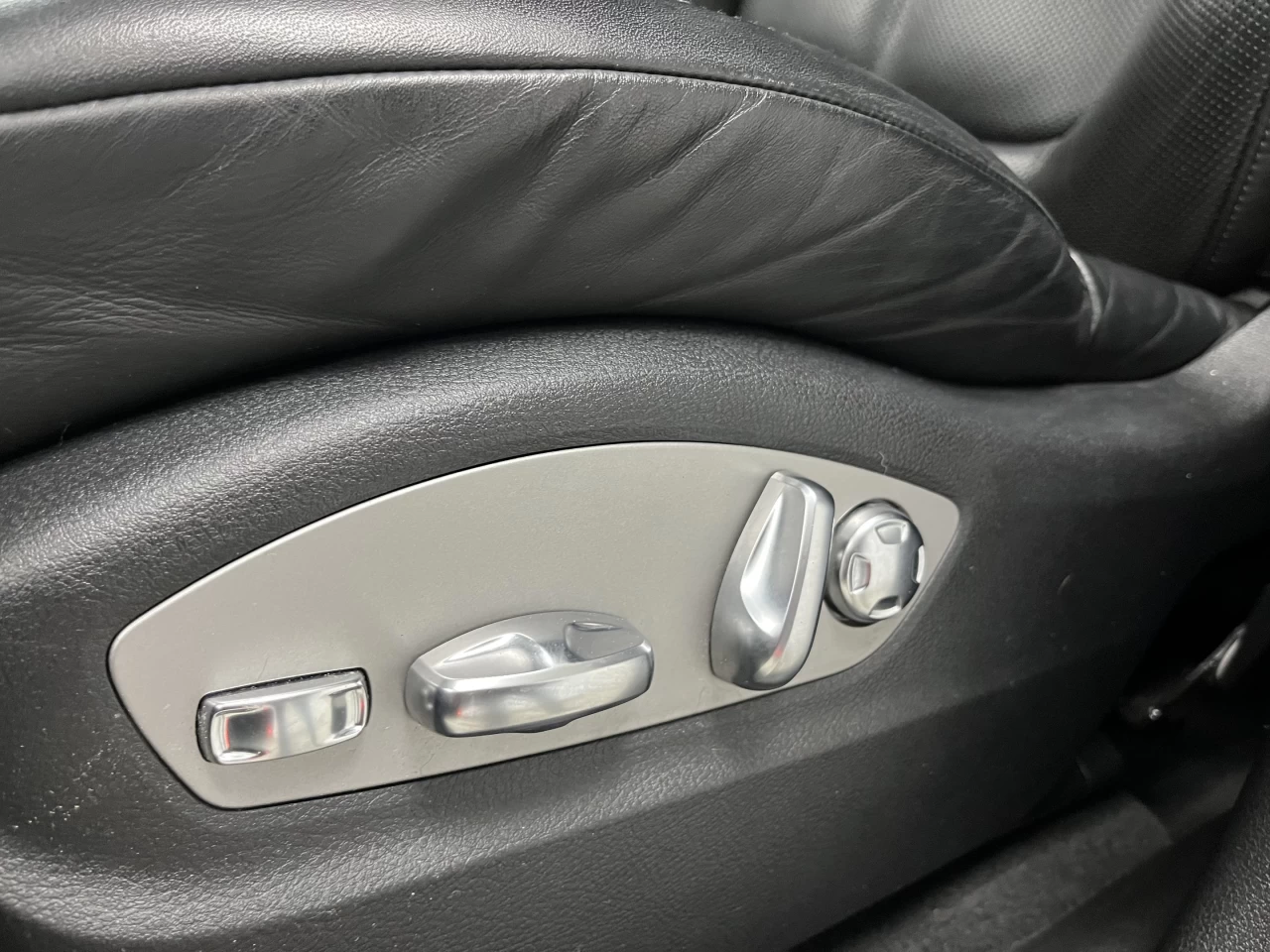 2018 Porsche Macan AWD - PANO ROOF - LANE ASSIST - CAMERA Main Image