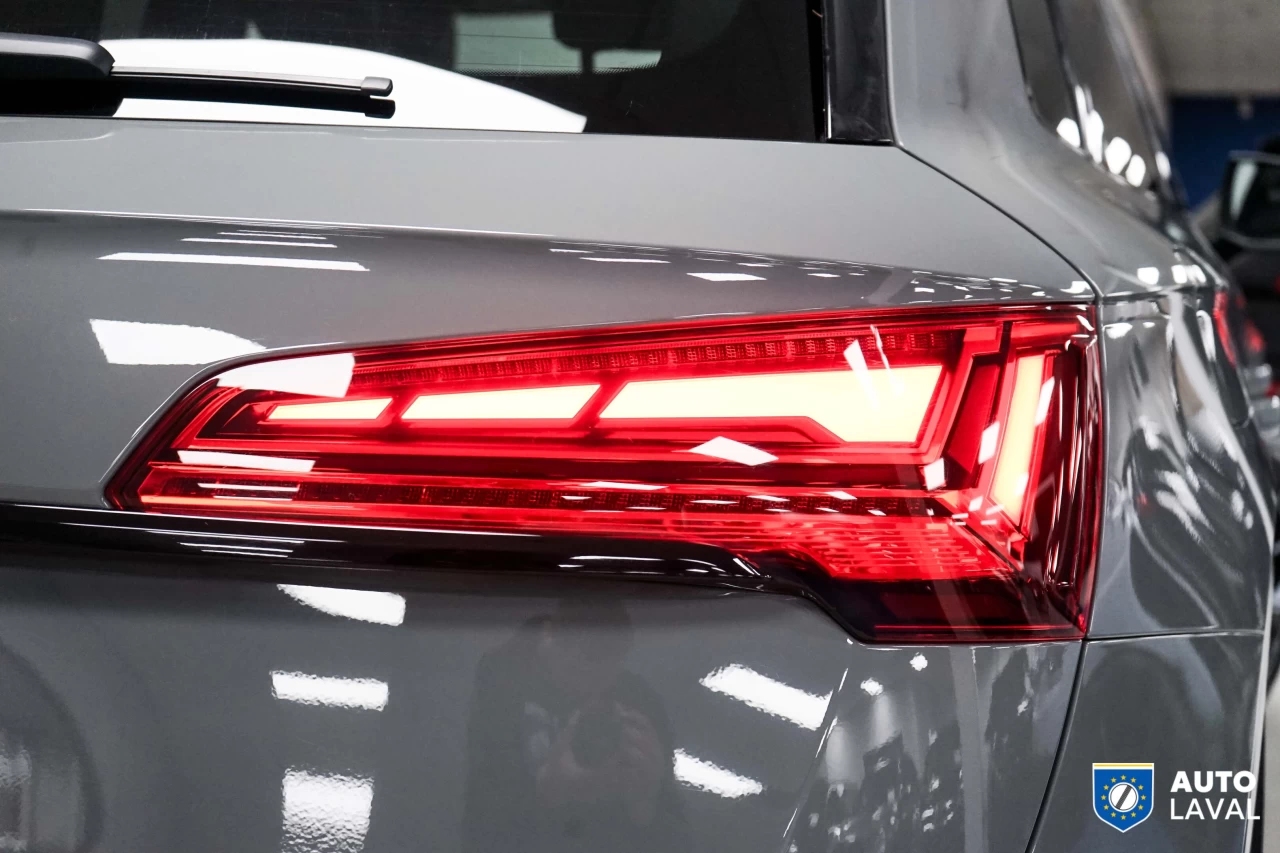 2022 Audi SQ5 TECHNIK  QUANTUM GRAY BLACK BLACK OPTICS CABON Image principale