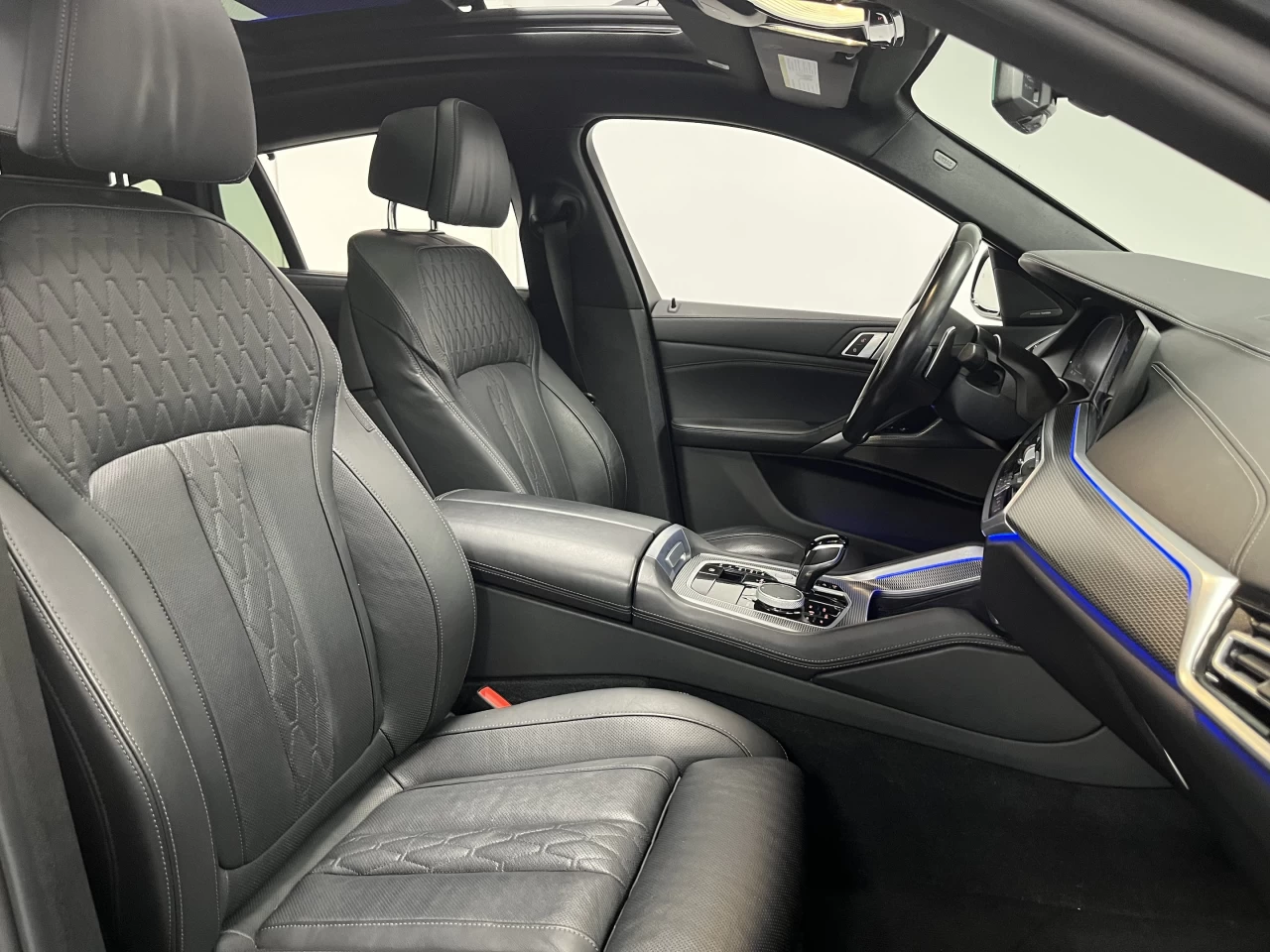 2023 BMW X6 SOLD MSPORT-FROZEN BLACK METALLIC-SKY LOUNGE Image principale