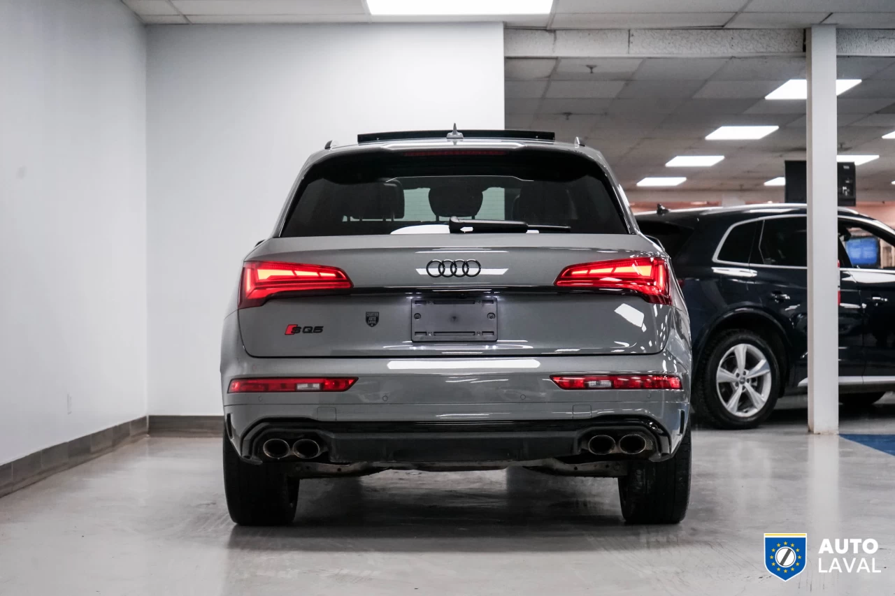 2022 Audi SQ5 TECHNIK  QUANTUM GRAY BLACK BLACK OPTICS CABON Image principale