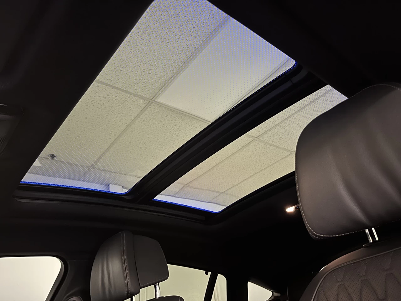 2023 BMW X6 SOLD MSPORT-FROZEN BLACK METALLIC-SKY LOUNGE Image principale